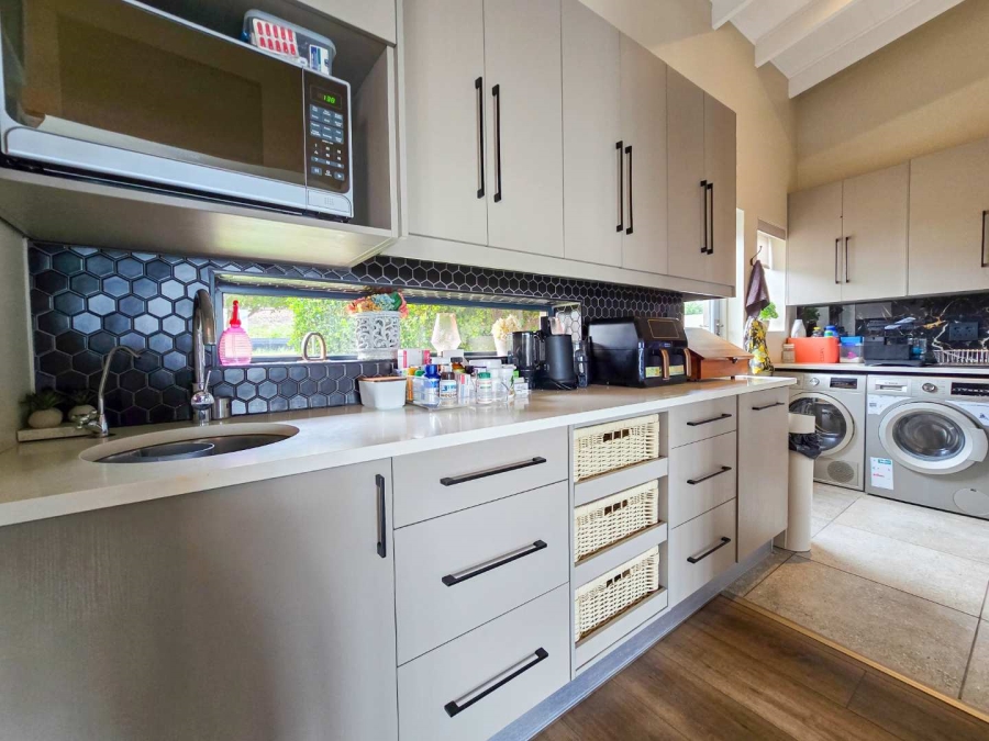 5 Bedroom Property for Sale in Stilbaai Oos Western Cape